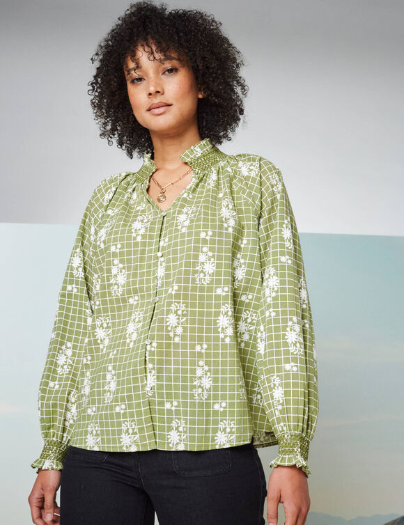 Chemisier imprimé détails smockés, manches blousantes (vert / écru) Chemisier imprimé détails smockés, manches blousantes (vert / écru)